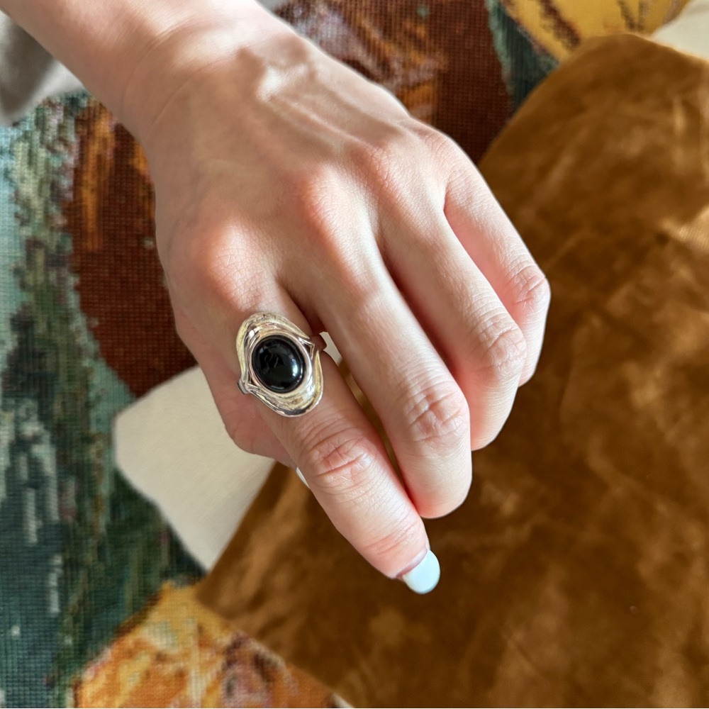Elegant Black Silver Ring